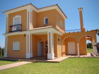 vista villa desde la entrada 
